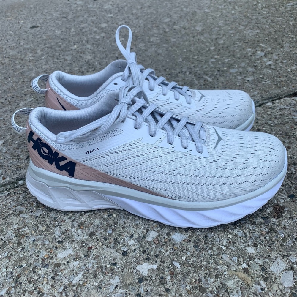 Hoka One One Arahi 4